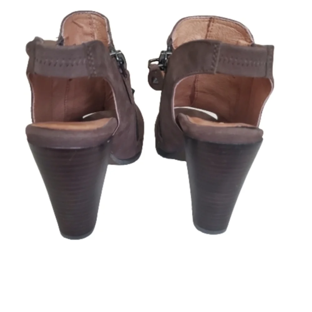 Gentle Souls by Kenneth Cole Sasha Wedges 7.5‎